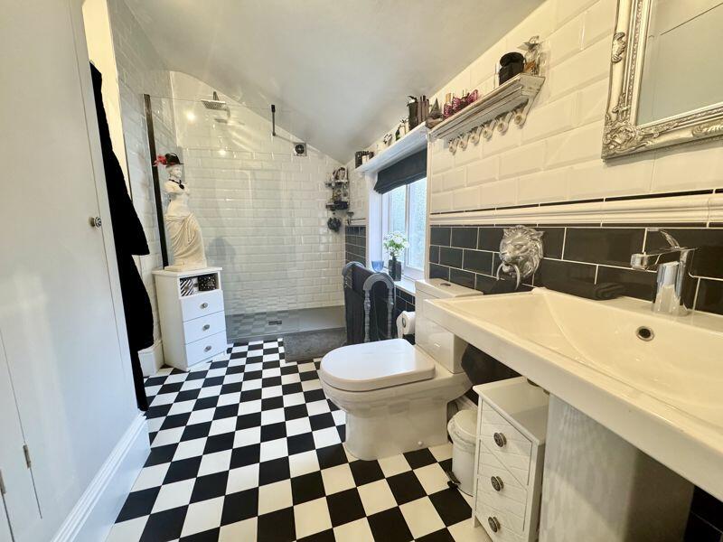 En suite shower room