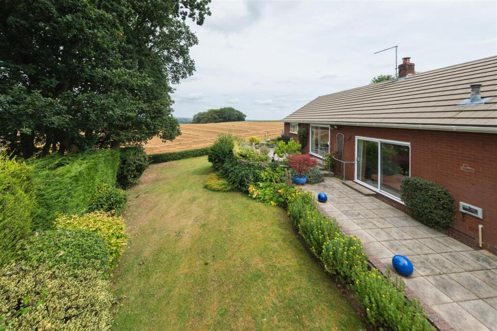 9 Orchard Dene-034.jpg