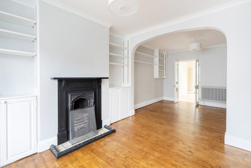 131 Kingston Road Living area