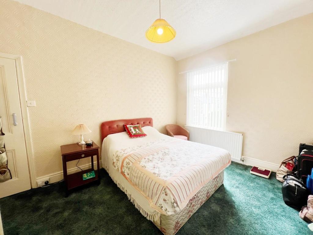 Bedroom 1.jpg