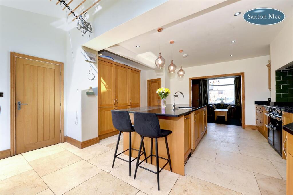 dining room_7164_65_66_69_70.jpg