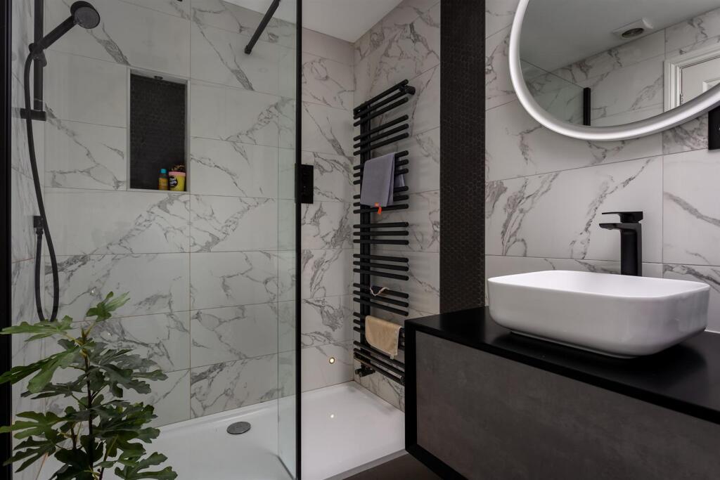 54 - 1 Holm Oaks - GL7 2RQ - Web.jpg