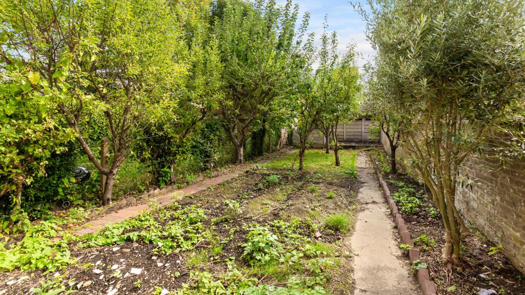 Flat A, 132 Evering Road, Stoke Newington, London N16 7BD