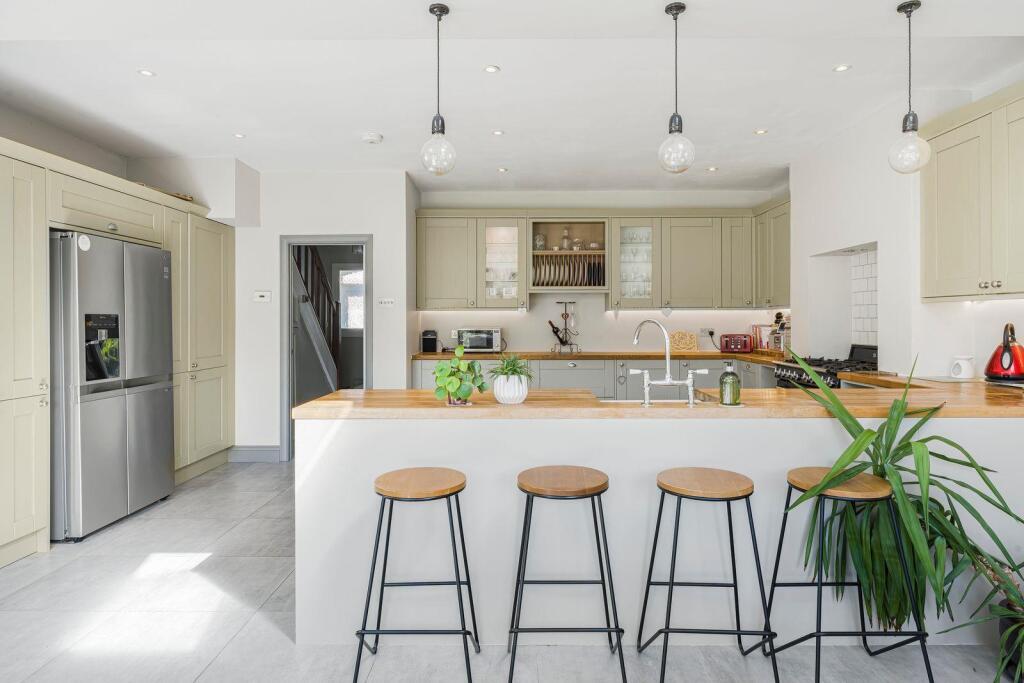 Kitchen &amp; Dining