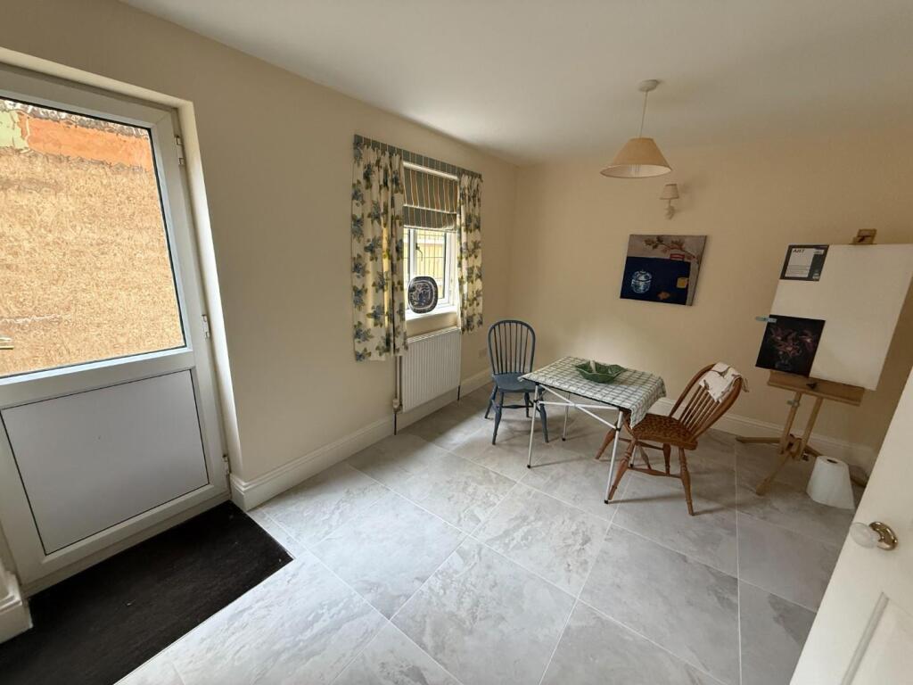 KITCHEN/BREAKFAST ROOM