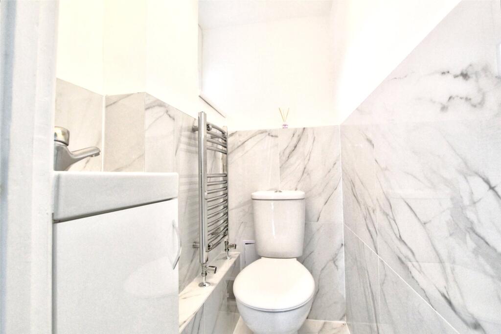 Cloakroom/Wc