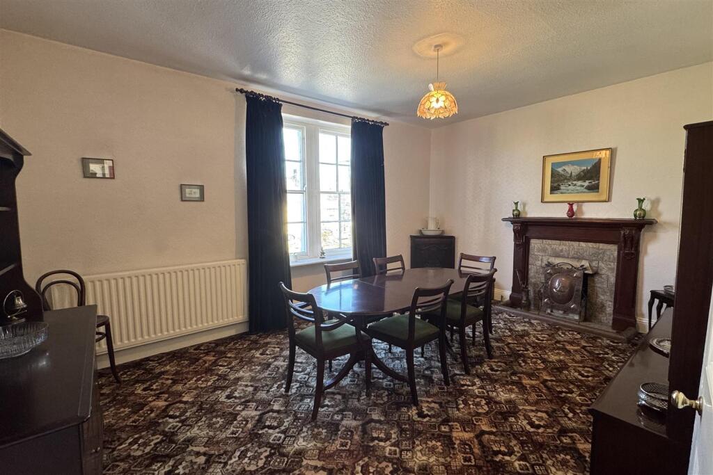 Reception/Fifth Bedroom