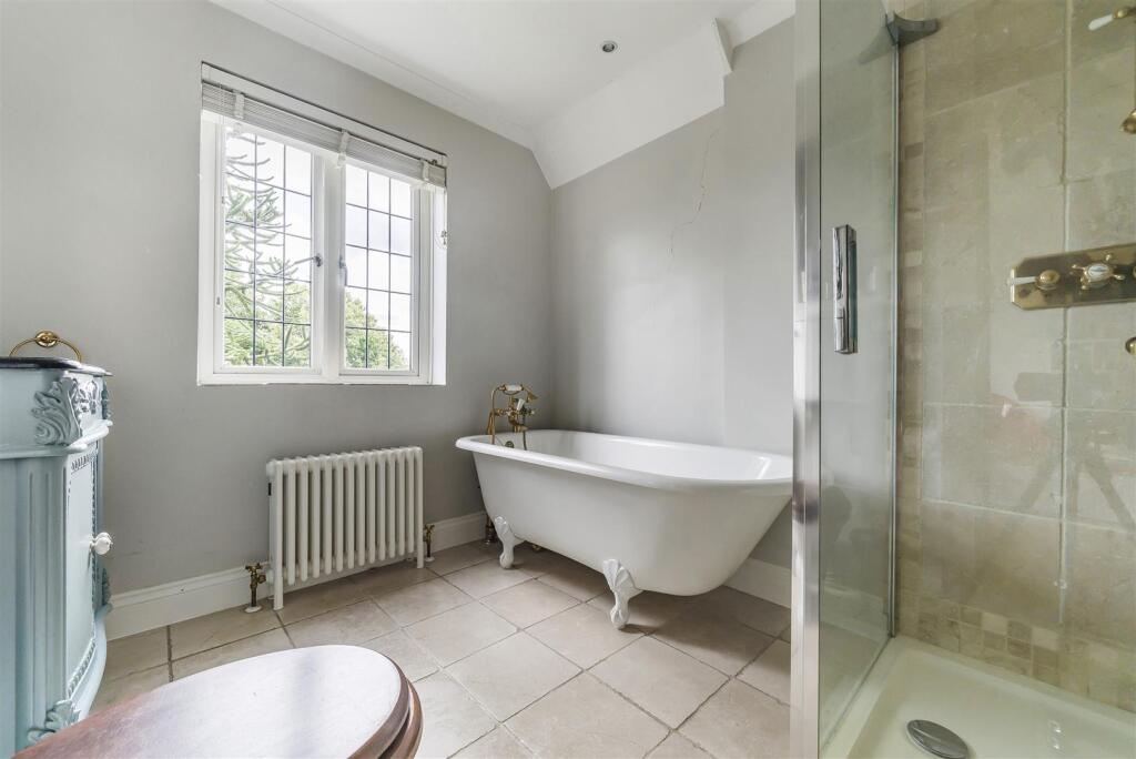 Family bathroom.jpg