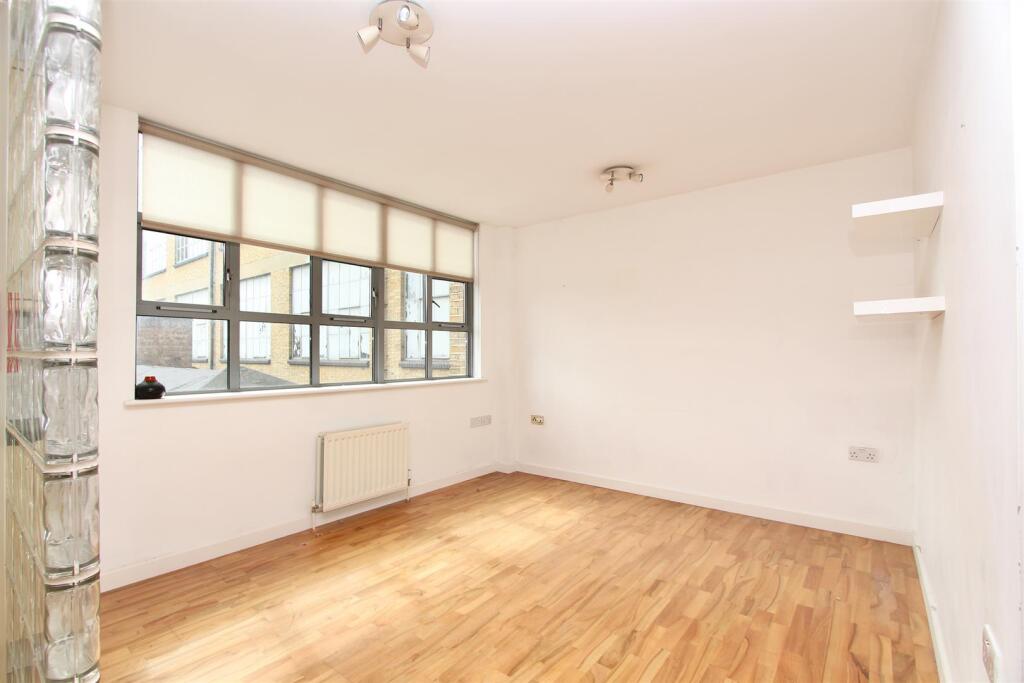 Somerford Grove, N16