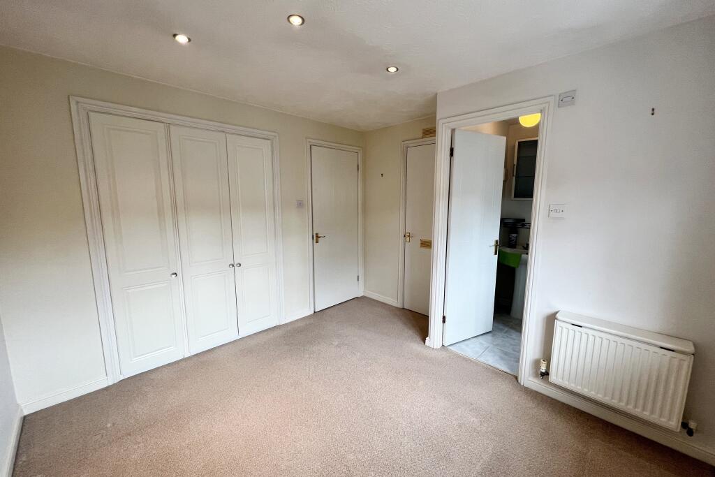 Main Bedroom (2)