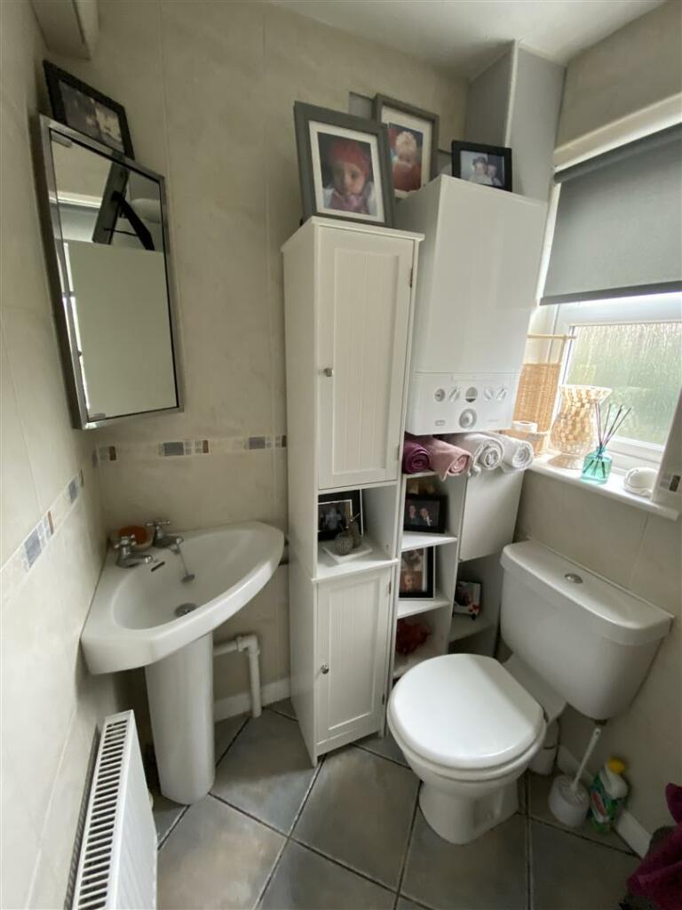 Ground floor cloak room: