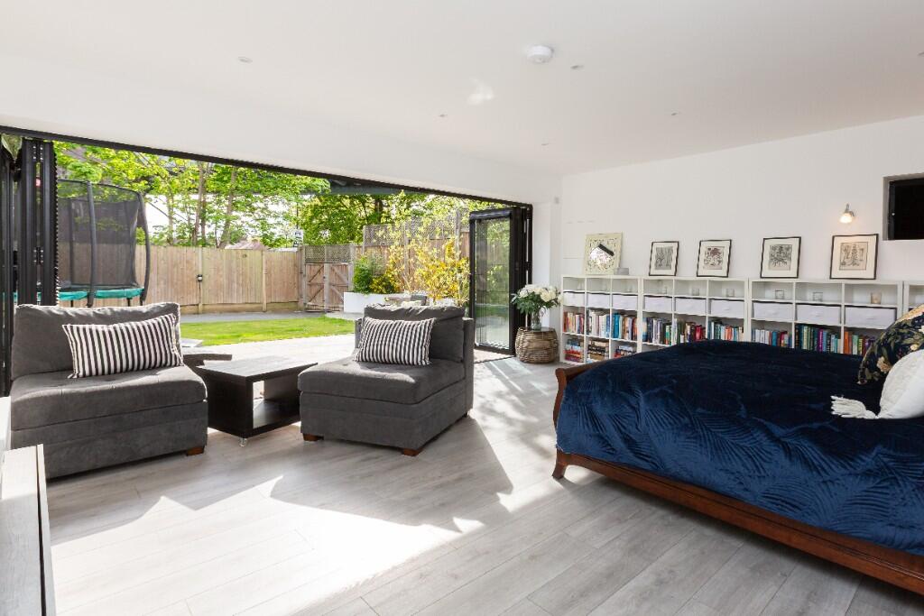 Garden room/ Bedroom