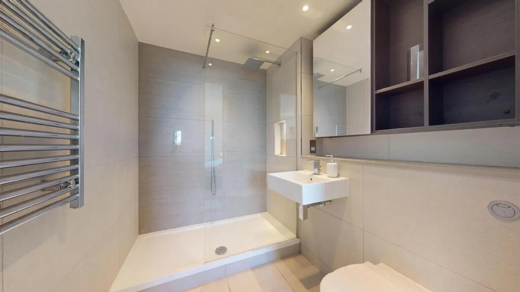 Modern and sleek bathroom featuring a spacious ...