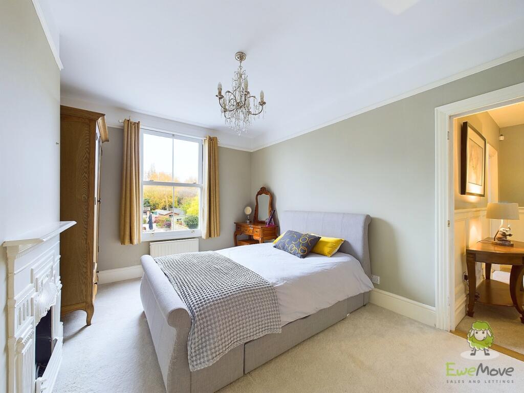 CAM01543G0-PR0103-STILL034