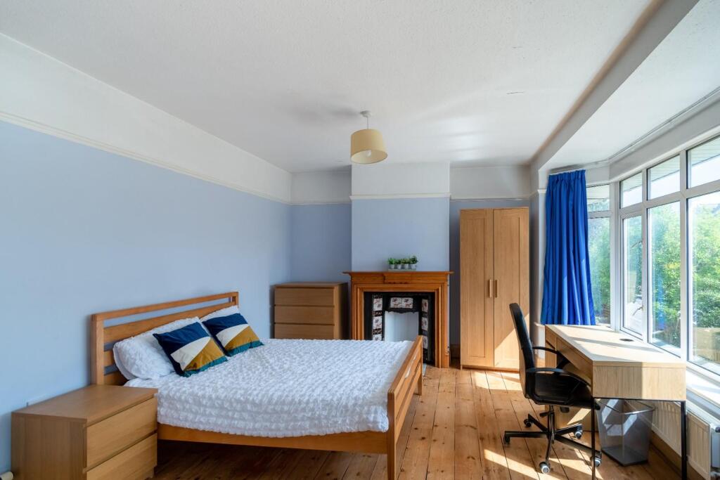 68 Combe Park -12.jpg