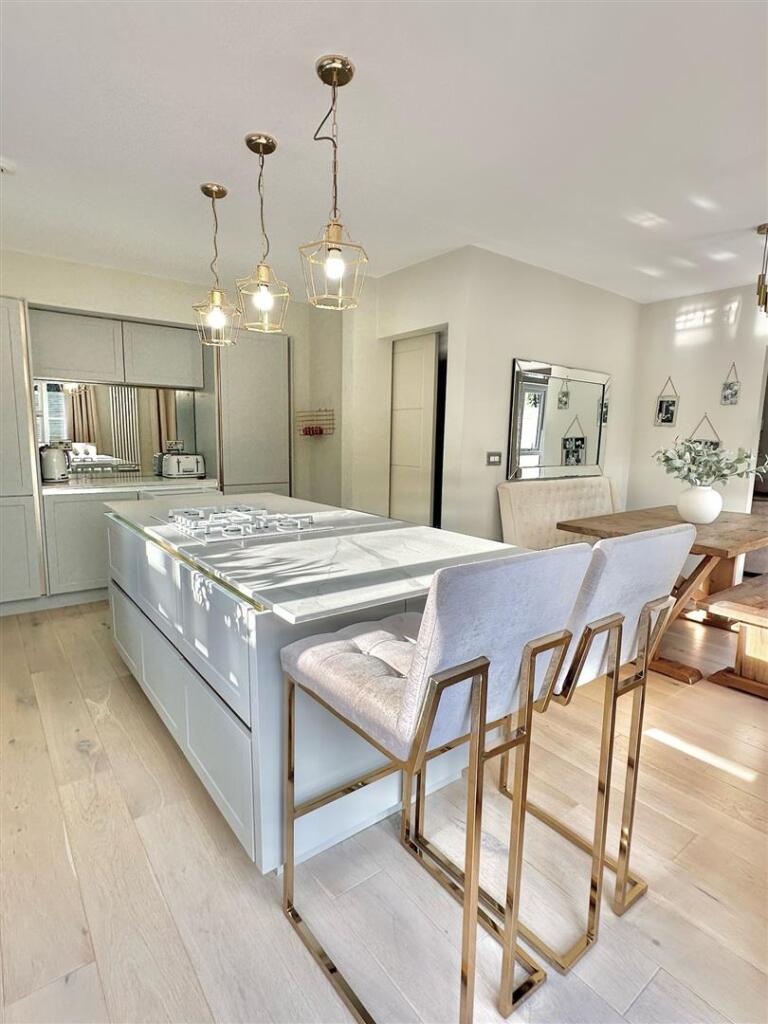 Fitted Breakfast Kitchen: