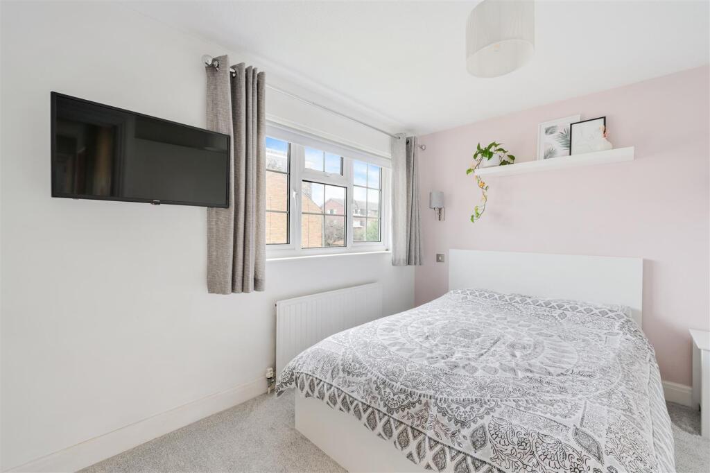 MIDDLE CLOSE (24).jpg