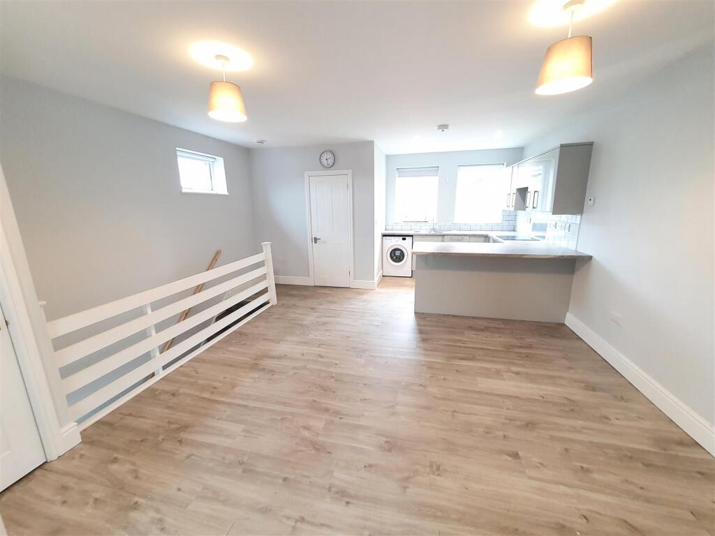 Lounge/Kitchen