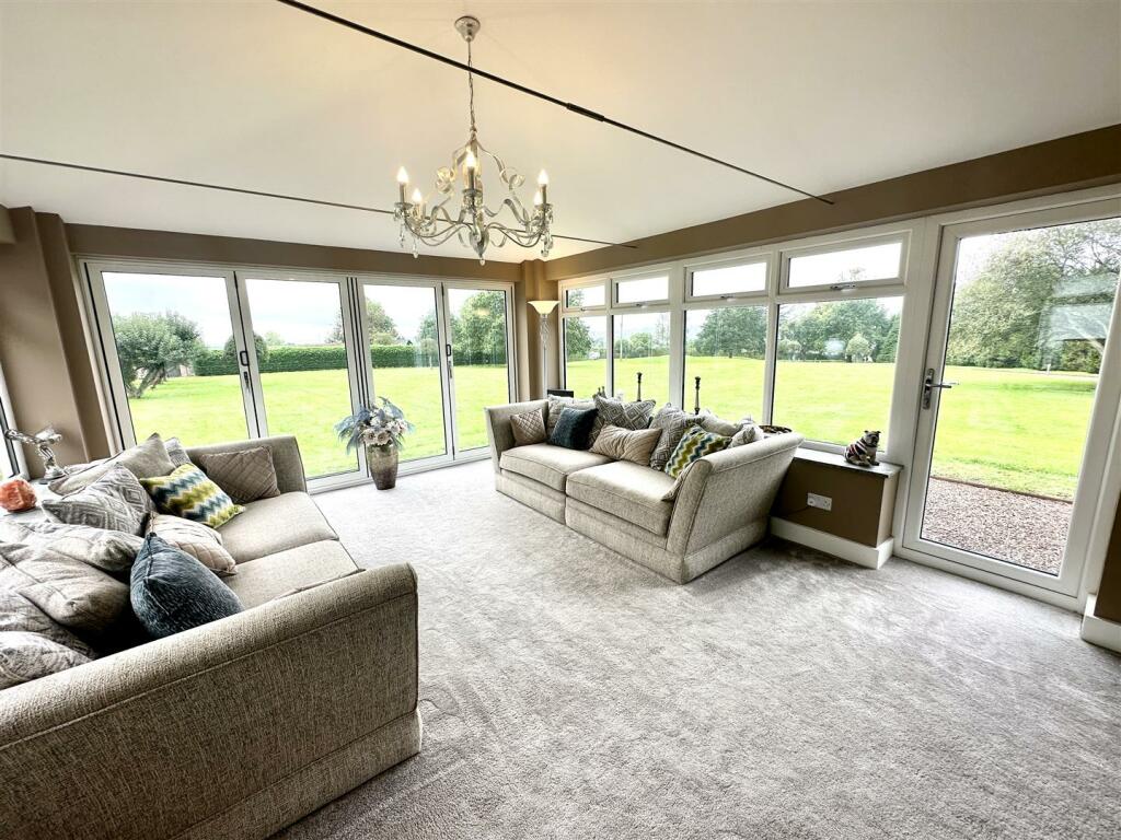 LIVING ROOM/ ORANGERY