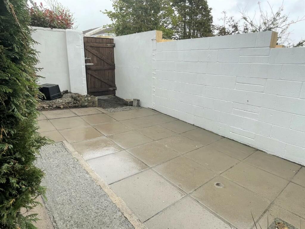 front patio alto.jpg