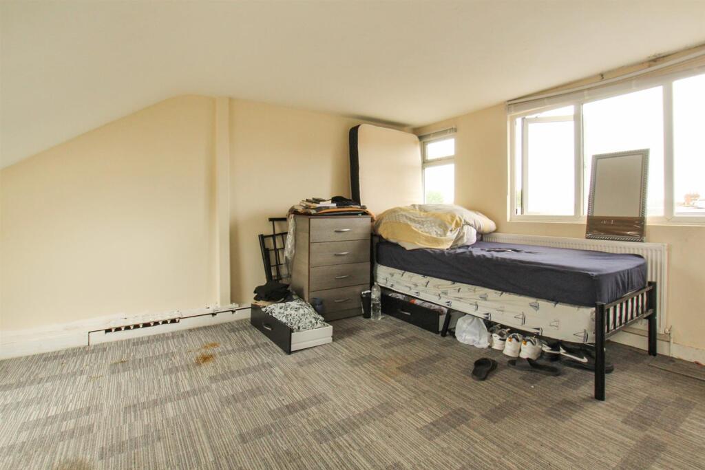 Bedroom 4.jpg
