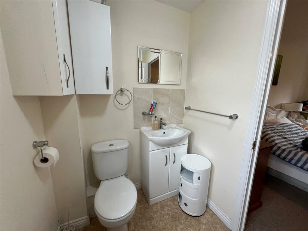 En-suite 1.jpg
