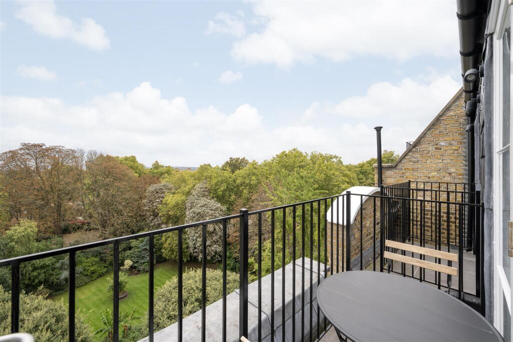 Maskells-F13 Airlie Gardens-6_Hi.jpg