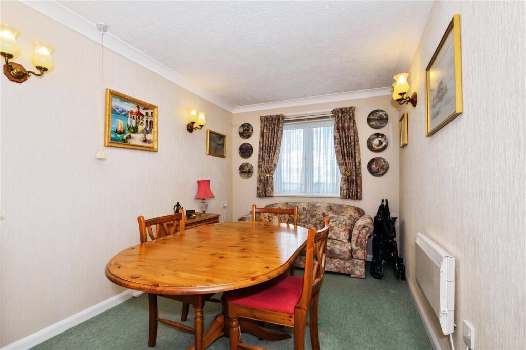 Bedroom/Dining Room