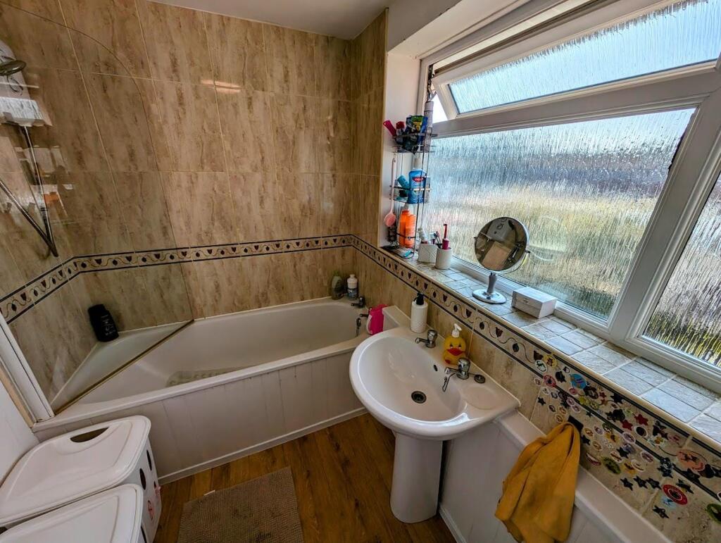 15 Woodchester bathroom.jpg