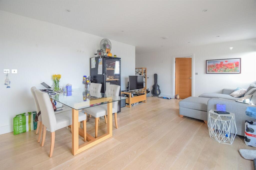 Living/Dining Area