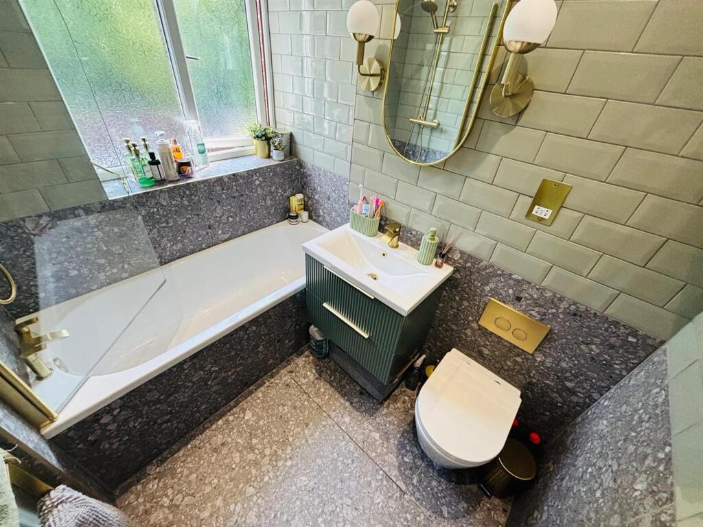 Bathroom / WC: