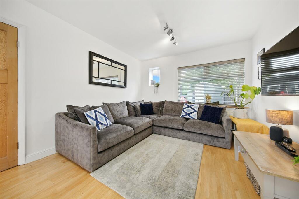 Living Room6.jpg