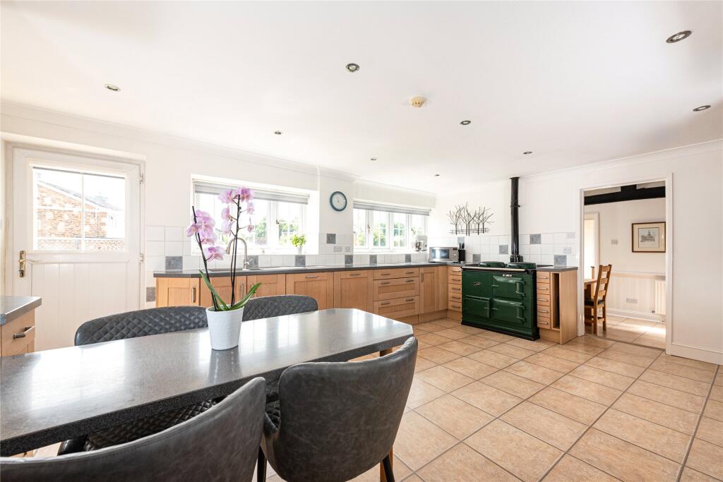 Kitchen/Breakfast Rm