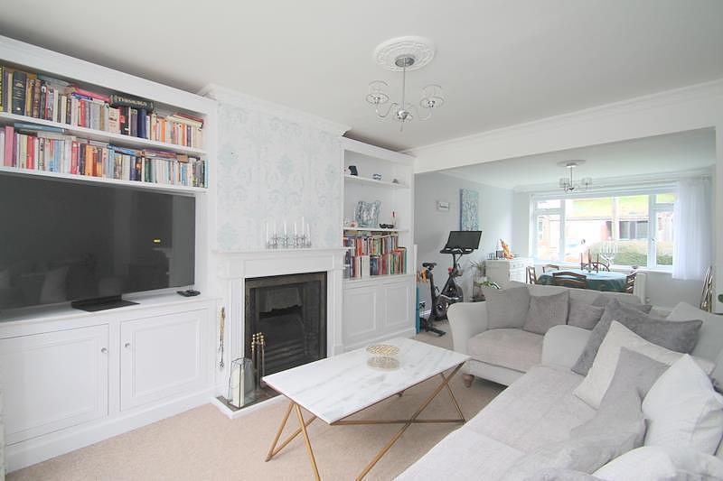 Lounge/Dining Room (
