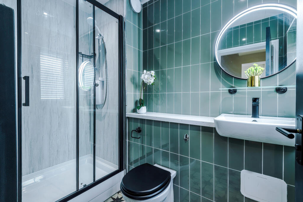 6 Capricorn Way, Bathroom 3