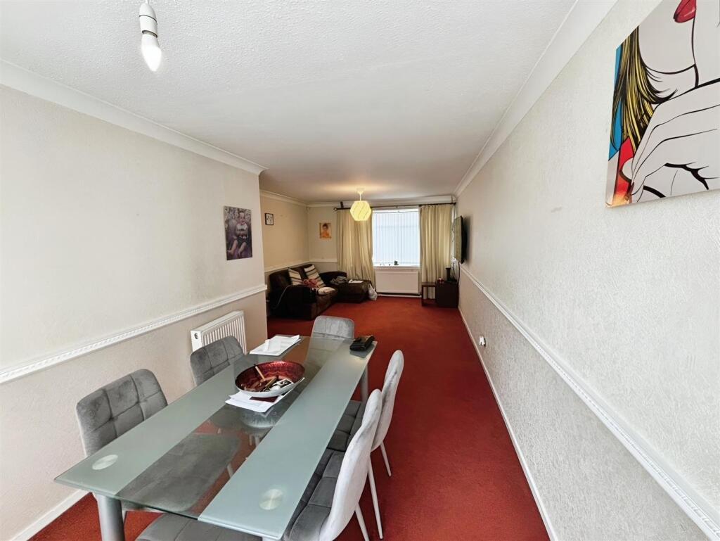 0cc48b31-Living 20Room 202.jpg