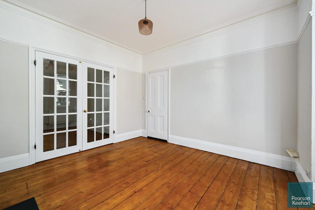 10 Kendal road, BN3 (18).jpg