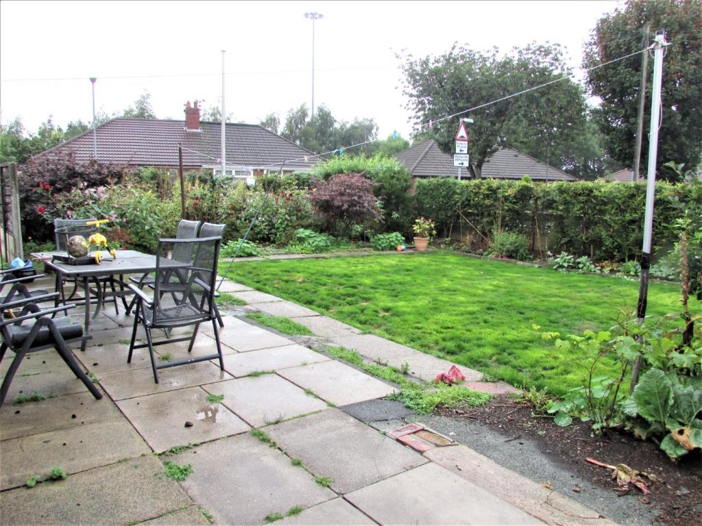 MontgomerySt81gdn3.JPG