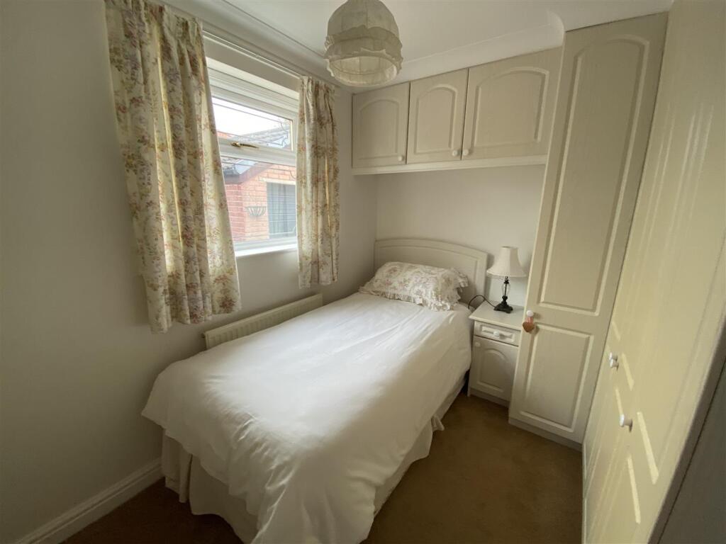 Bedroom no.2 rear double: