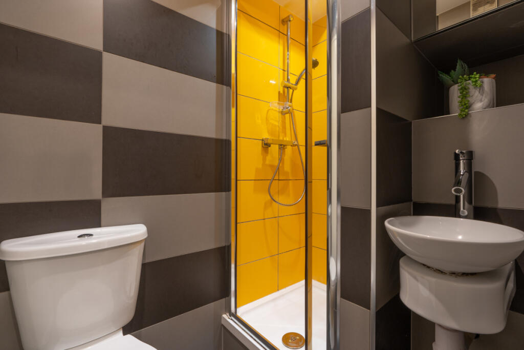 Jesmond View Block B Flat 5 bathroom 2