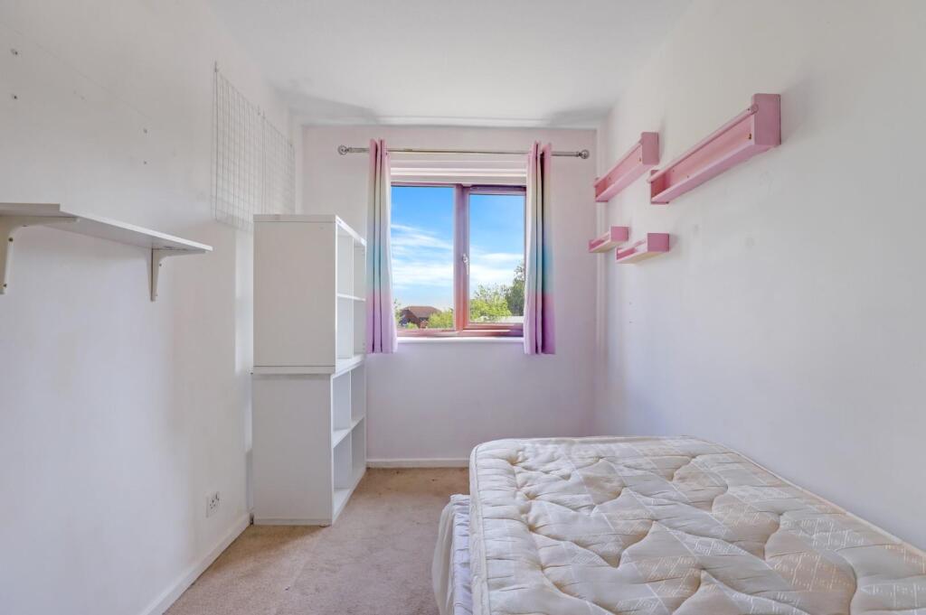 10-d221JHPropWpen - 44 Ashurst Close - 28.JPG