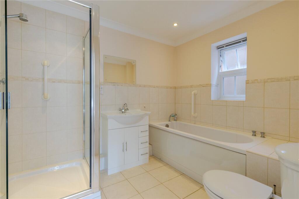 En-Suite Bathroom
