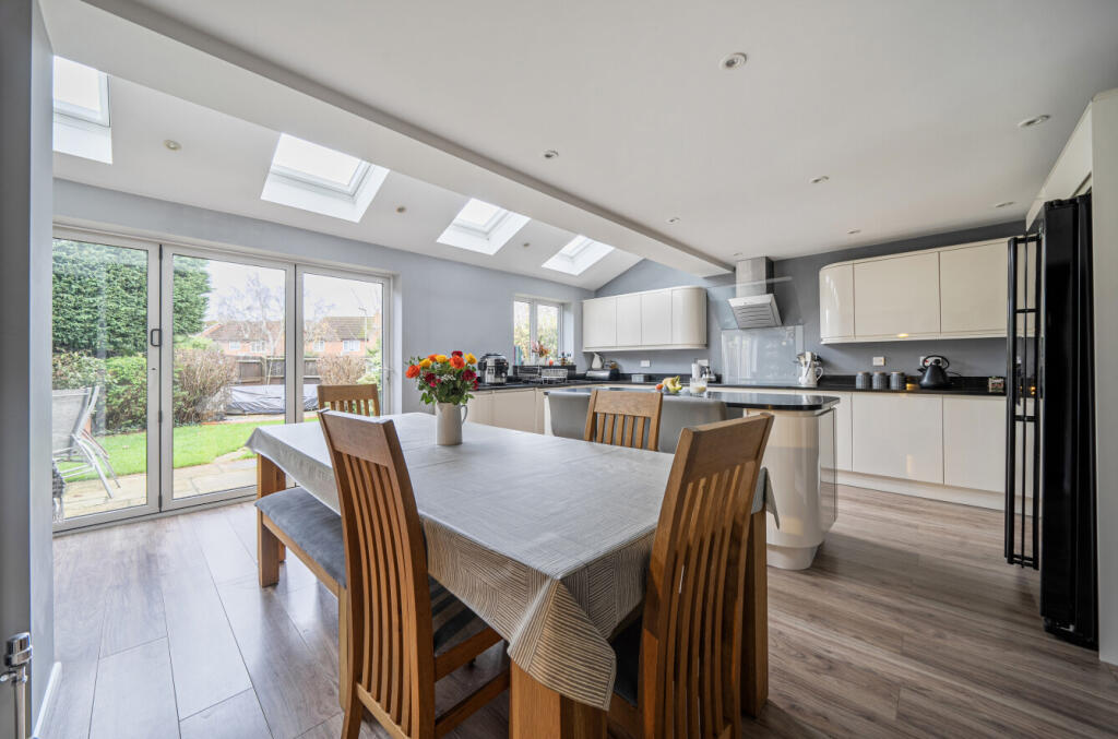 1376409-22-692482...