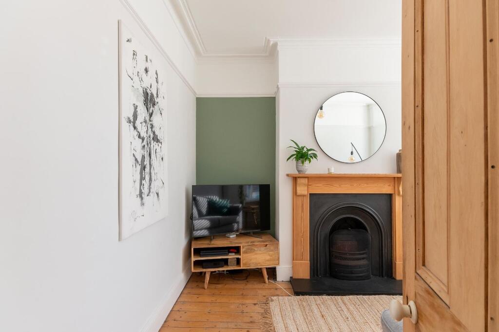 1T6RHD - Living Room F.jpg