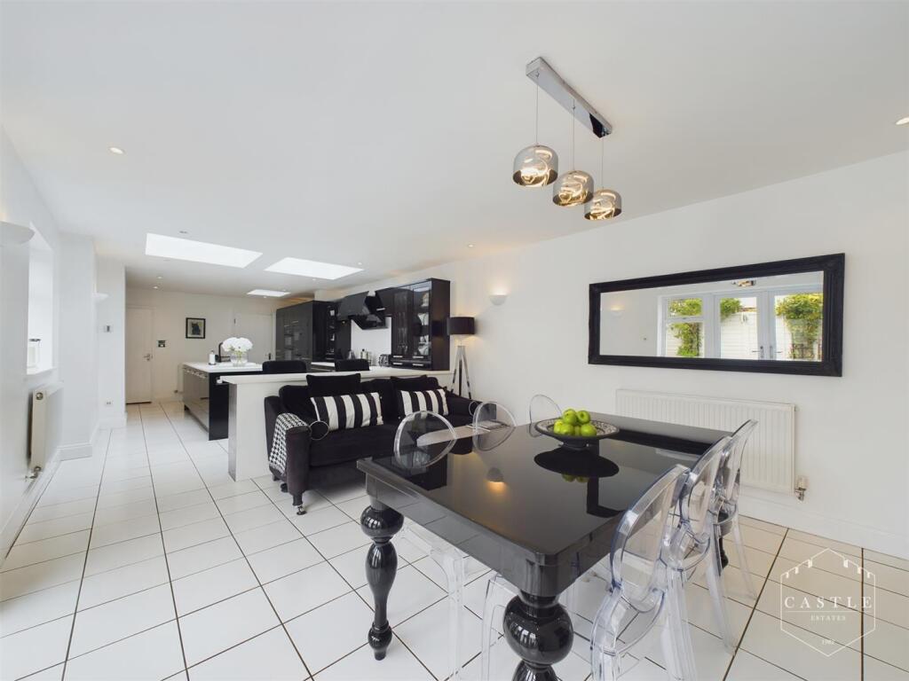 EXTENDED LIVING KITCHEN