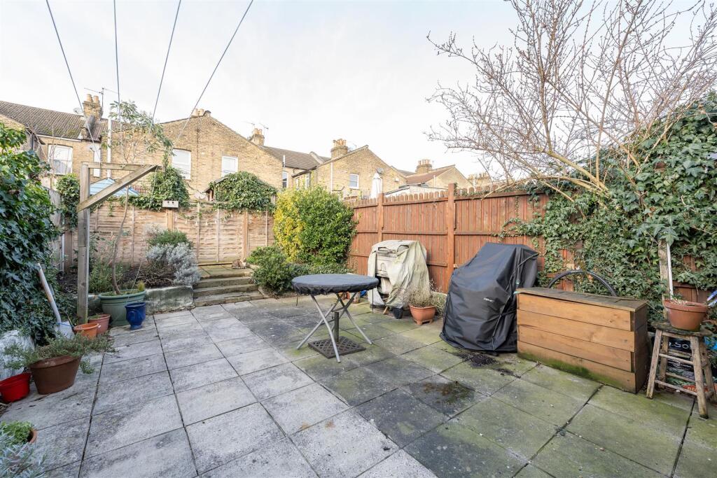 Albert Road, E10