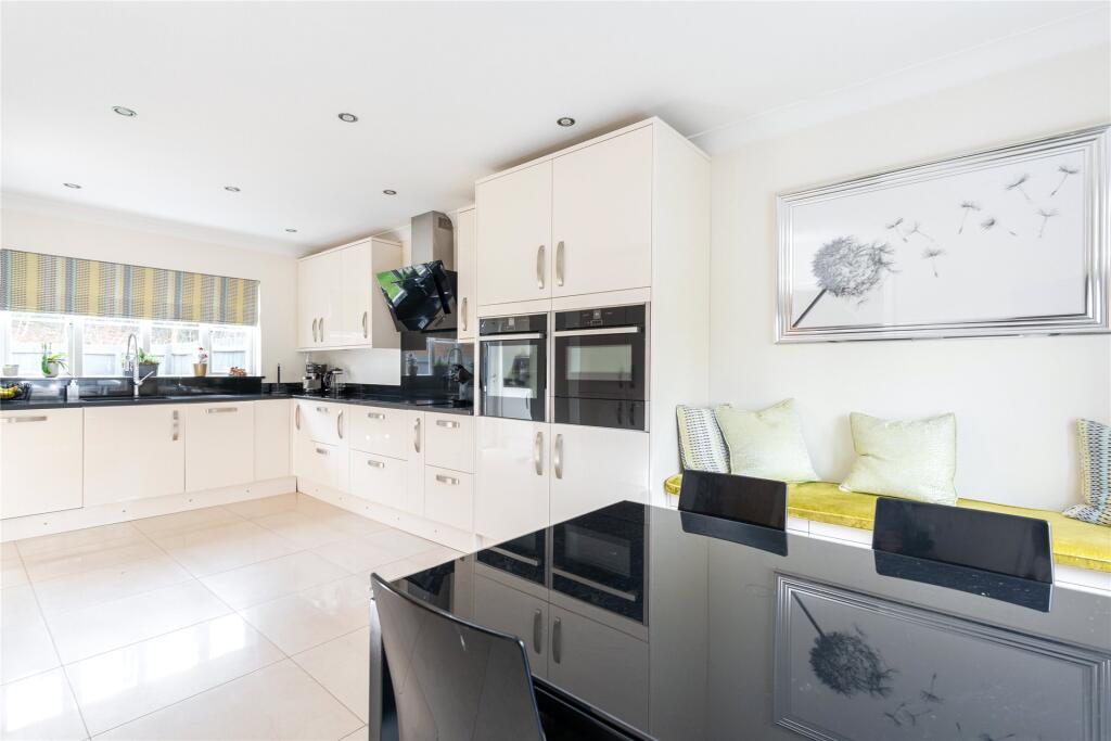 Kitchen/Breakfast Rm