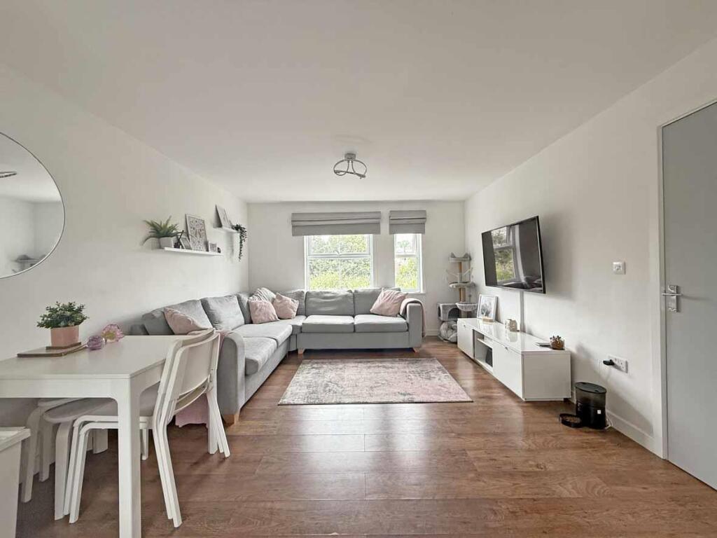 Junction Gardens 100 - Living Room.jpg