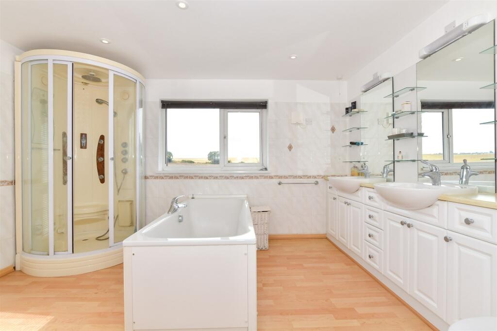 En-Suite Bathroom