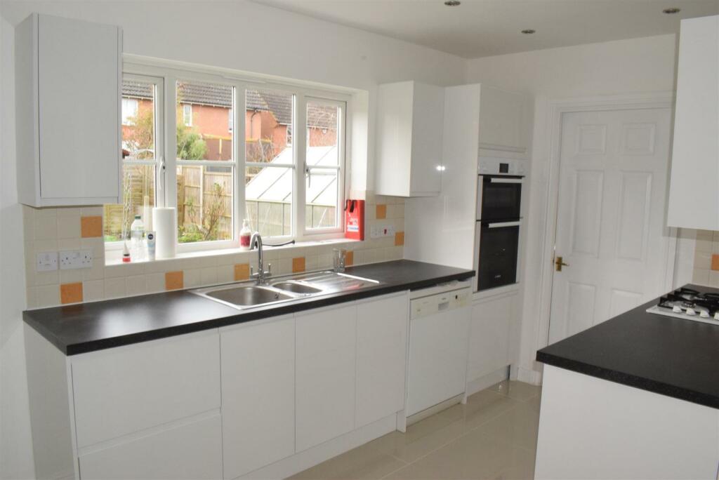 37 kitchen 2.jpg